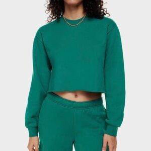 Aritzia TNA Green Cozy Fleece Perfect Cropped Sweatshirt Pullover